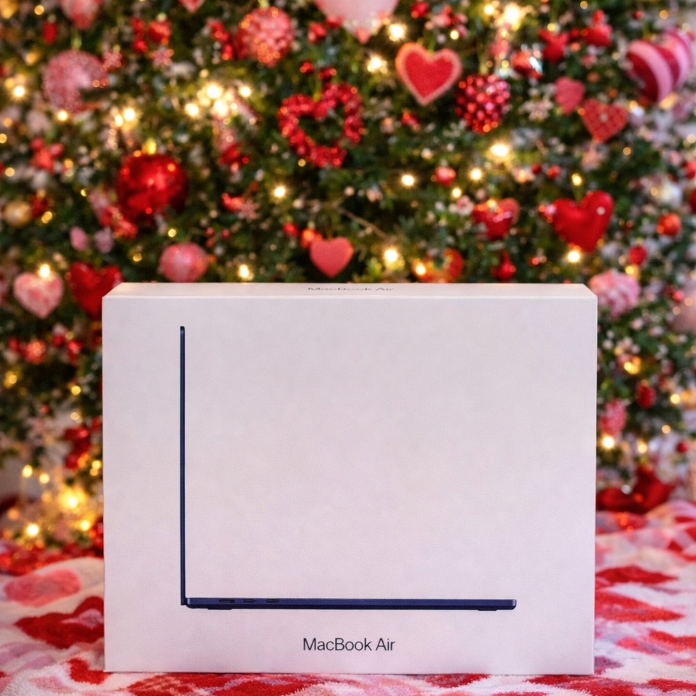 Apple MacBook Air 13” Laptop • M2 Chip • 16GB RAM
